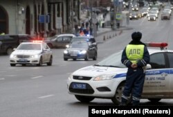 An isolated Putin driving through Moscow's empty streets is not an image the Kremlin wants to see.