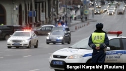 Сотрудник дорожной полиции в Москве. Иллюстративное фото.