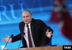 Владимир Путин дает ежегодную пресс-конференцию