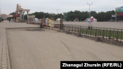 Ақтөбедегі тұңғыш президент атындағы саябақ жанындағы көлік апаты болған жер. 8 шілде 2017 жыл.