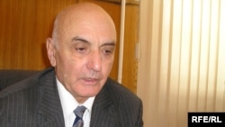 Академик Сұлтан Оздаев отбасымен бірге Қазақстанға депортацияланғанда небәрі 4 жаста болған екен. Алматы, 25 ақпан, 2009 жыл.