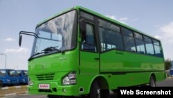 Миниавтобус Isuzu, произведенный на заводе в Самарканде.