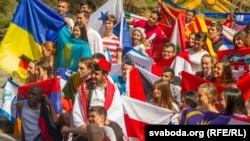 Студэнты UWC Dilijan College з розных куткоў сьвету. Ілюстрацыйнае фота