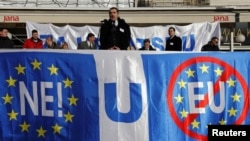 Croatian nationalists have been staging anti-EU demonstrations ahead of an upcoming referendum on the country joining the economic bloc.