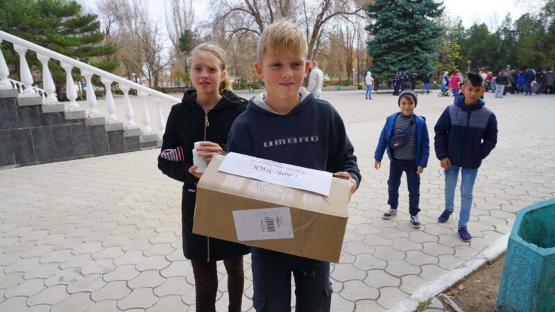 Многодетным семьям Армянскa раздавали гуманитарную помощь (+фото)