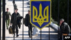 Украинские военные покидают Бельбек