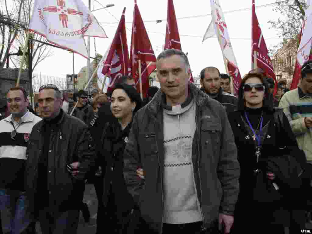 საპროტესტო მსვლელობას მიუძღვებიან ოპოზიციის ლიდერები ეკა ბესელია და ზვიად ძიძიგური