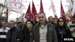 Демонстрация оппозиции в Тбилиси во главе с ее лидерами Экой Беселией и Звиадом Дзидзигури, апрель 2009 