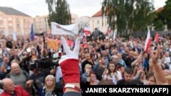 Protestatari în faţa Curţii Supreme din Varşovia în sprijinul judecătorilor. 3 iulie 2018