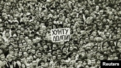 Ленинградцы на митинге против ГКЧП, 19 августа 1991 года