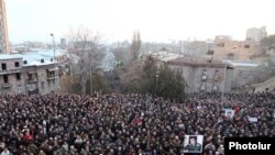 Armenia -- Thousands of opposition supporters demonstrate in Yerevan, 18Feb2011