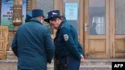 Сотрудники узбекской милиции.