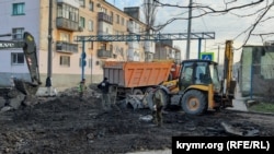 Дорожные работы на улице Айвазовского в Керчи, февраль 2019 год