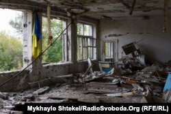 Зруйнована будівля школи