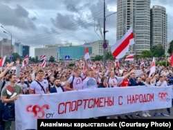 Zeci de mii au protestat din nou la Minsk, deși manifestațiile erau interzise, 6 septembrie 2020.