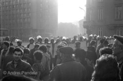 București, 21 decembrie 1989, ora 14:00, baricade