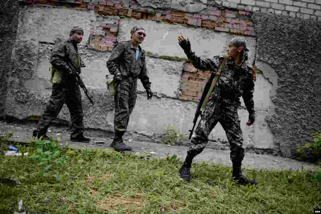 Славянск. Пророссийские боевики создали себе базу в заброшенном госпитале в пригороде Славянска Донецкой области.
