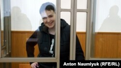 Надія Савченко на засіданні суду в Донецьку, 10 грудня 2015 року