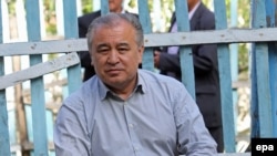 Kyrgyz opposition leader Omurbek Tekebaev (file photo)