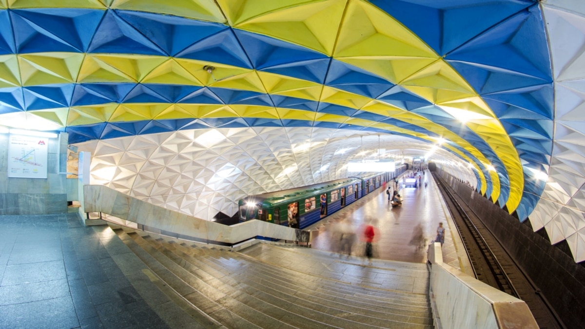 Policejskij Vlashtuvav Strilyaninu U Metro Harkova