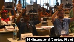 Delegates at the 85th PEN Congress in Manila, Phillippines, expressing support for imprisoned RFE/RL contributor Stanislav Aseyev.