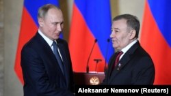 1990-yillarda hech kimga ma’lum bo‘lmagan Arkadiy Rotenberg Putinning 20 yillik hukmronligi davrida milliarderga aylangan