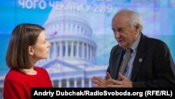 Ведуча Олена Ремовська і Сандер Левін