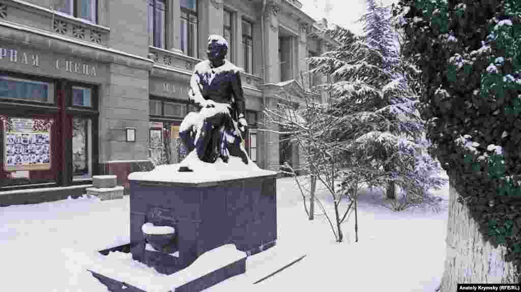 Пушкин в снегу