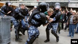 Росгвардия задерживает участников акции 12 июня