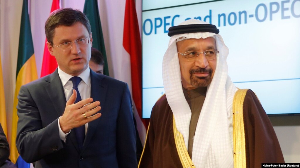Russian Energy Minister Aleksandr Novak (left) and Saudi Arabia's Khalid al-Falih