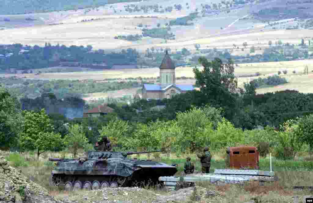 БМП вооруженных сил РФ около деревни Каспи