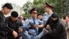 Задержание на площади в центре Алматы - на месте анонсированного движением ДВК митинга. 9 июня 2019 года. 