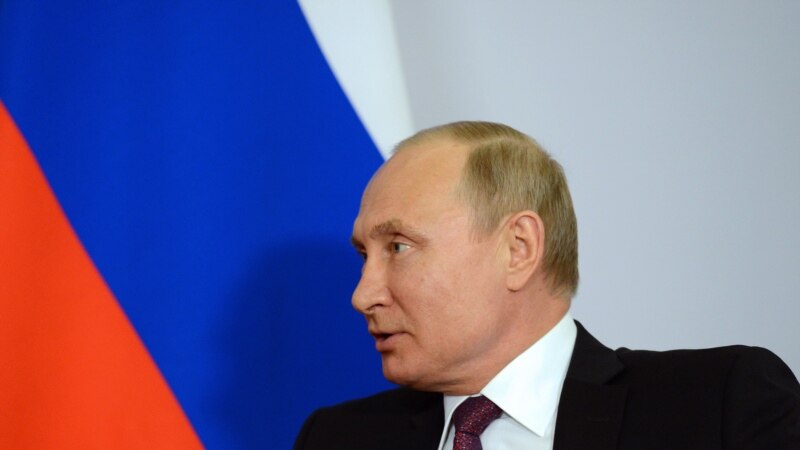 Пенсия чыры Путиндин рейтингин түшүрдү