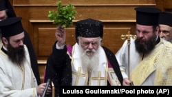 Грчката православна црква ќе им овозможи на верниците да присуствуваат на велигденските богослужби