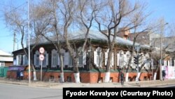 Павлодардағы Ленин көшесінің қиылысы. (Сурет авторы - Федор Ковалев.)