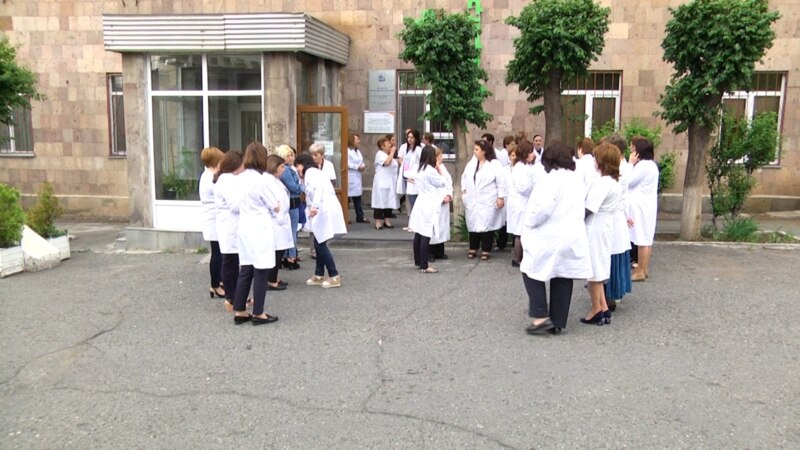 Թիվ 16 պոլիկլինիկայի աշխատակիցները բողոքում են ԺՊ-ի պաշտոնում Նունե Խաչատրյանի նշանակման դեմ 