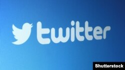 Twitter ширкати логоси.