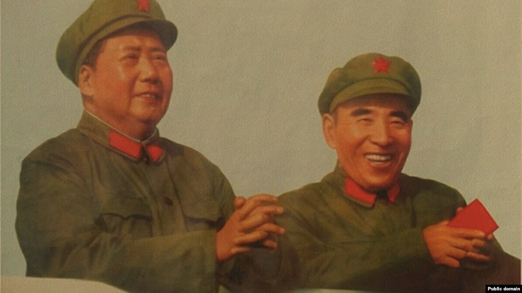 Линь Бяо (справа) и Мао Цзэдун. Официальный китайский плакат времен "культурной революции" и "большого скачка"