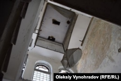 Шахта лифта в больнице. Возможно, это был первый электрический лифт на Донбассе