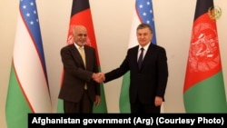 Afghan President Ashraf Ghani (left) and Uzbek President Shavkat Mirziyoev in Tashkent on December 5.