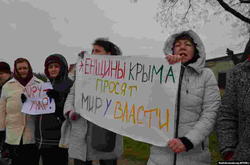 Женщины выступали за мир и целостность Украины.