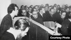 Андрей Синявский и Юлий Даниэль в зале суда