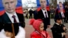 Окупований Крим. Діти тримають портрети президента Росії Володимира Путіна під час мітингу в Севастополі, 23 лютого 2016 року