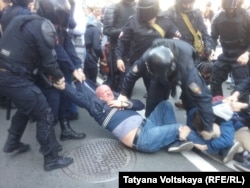 Maksim Reznik is detained in St. Petersburg on May 1.