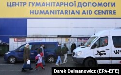 Біженці з України прибувають до Центру гуманітарної допомоги в Перемишлі, 15 березня 2022 року