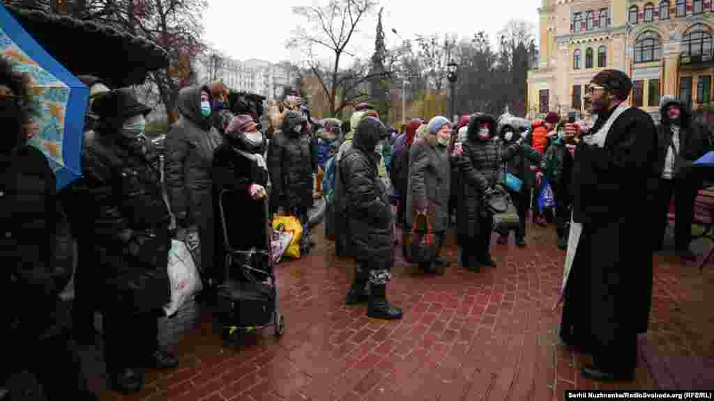 Священик привітав усіх зі святом Різдва Христового