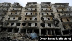 Nearly 6,000 civilians have reportedly left rebel-held districts of Aleppo over the past 24 hours (file photo).