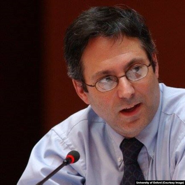 Richard Caplan, profesor i së Drejtës Ndërkombëtare në Universitetin e Oxfordit