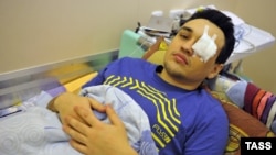ЛГБТ-активист Дмитрий Чижевский, раненный в глаз в результате нападения 