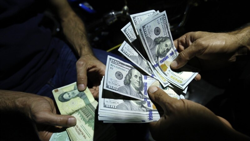 نمایندگان مجلس خواستار پاسخگویی دولت رئیسی درباره افزایش شدید قیمت ارز و سکه شدند